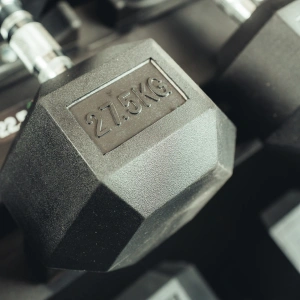 Ganteră HEX din fontă cu acoperire din cauciuc 27,5 kg - UpForm